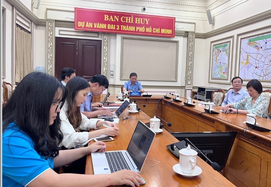 10 tủ lạnh chuyên dụng bảo quản vắc xin được bàn giao cho TP. Hồ Chí Minh