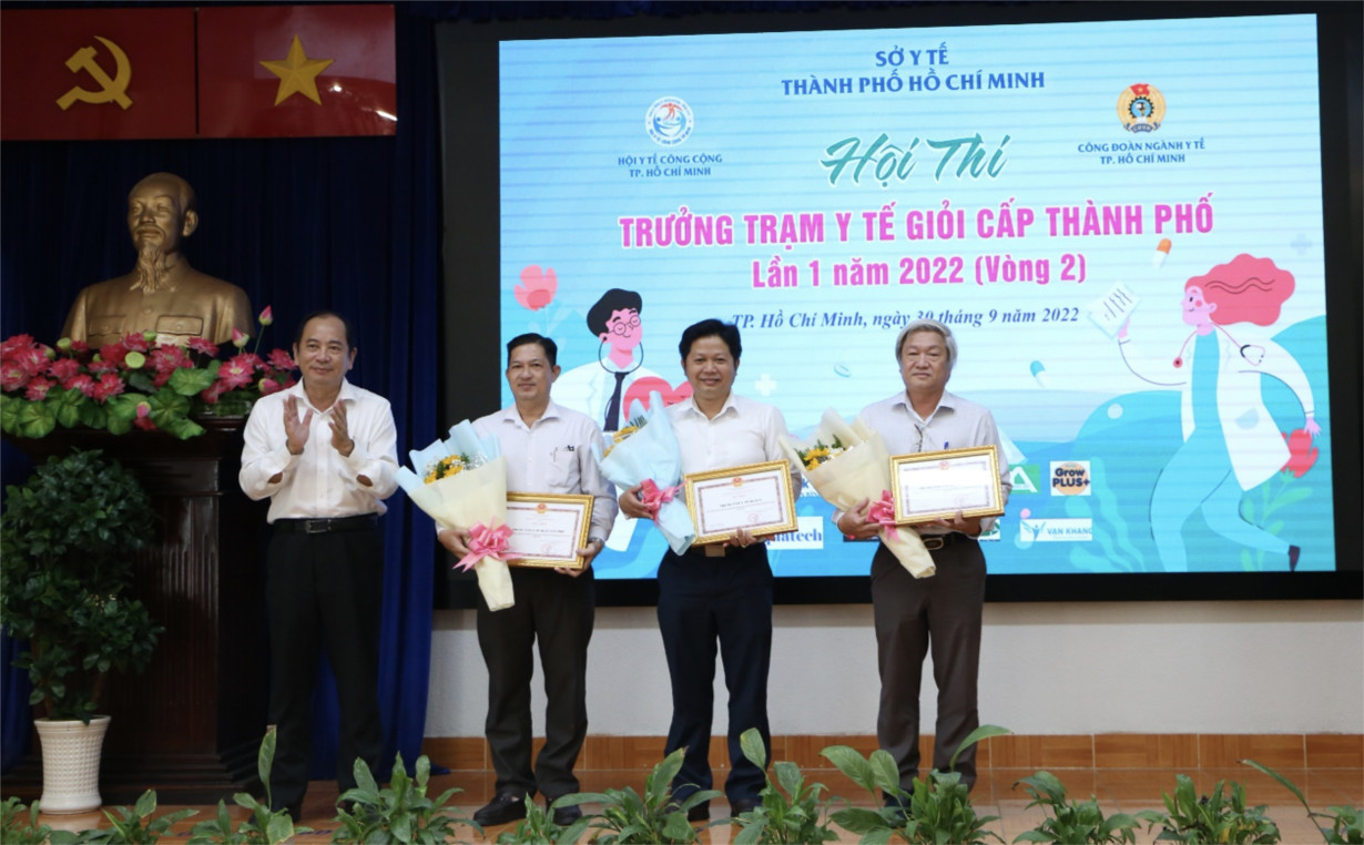 8 bác sĩ và 1 nữ hộ sinh xuất sắc được chọn vào Vòng chung kết Hội thi Trưởng trạm y tế giỏi cấp Thành phố lần thứ nhất, năm 2022