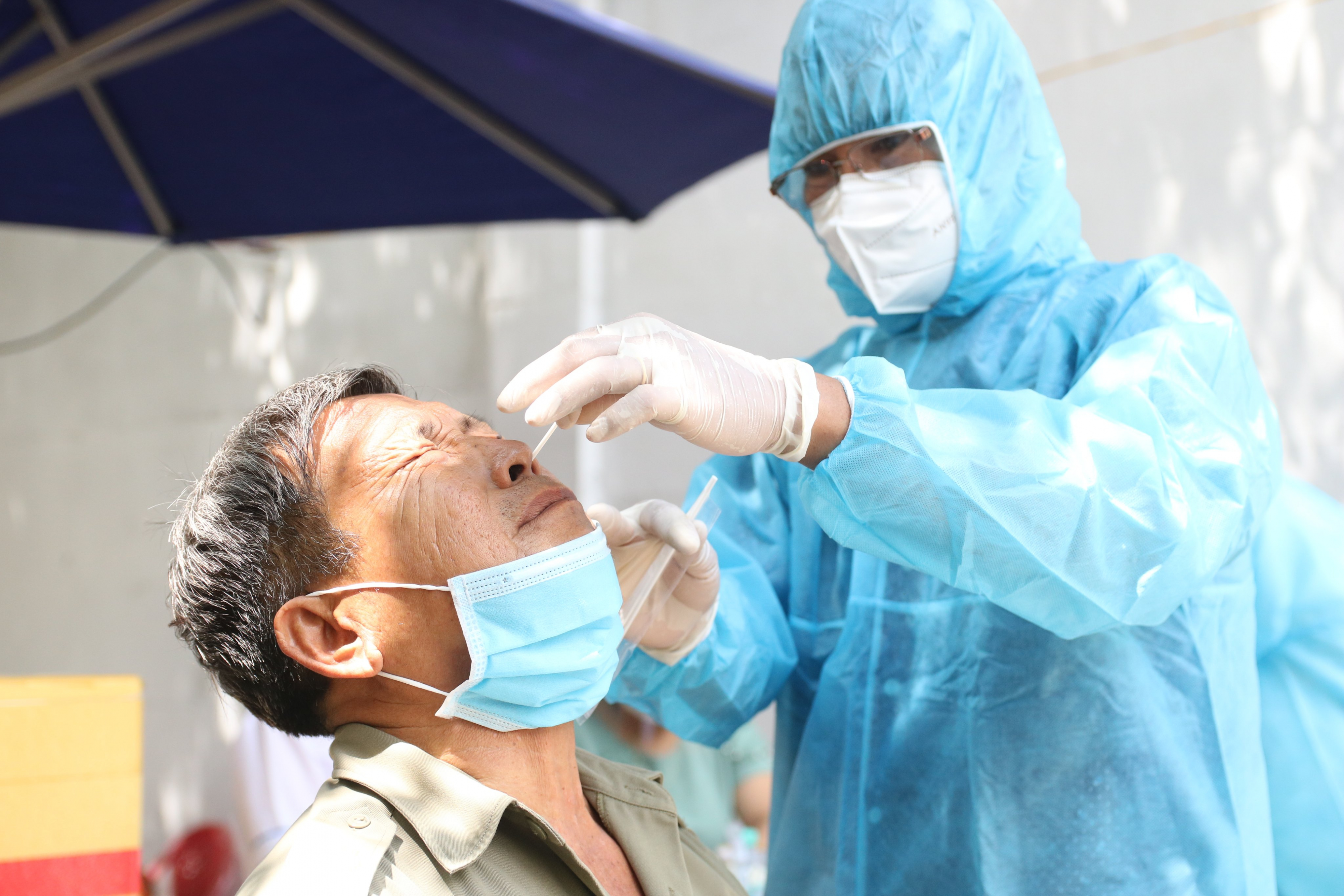 Bản tin COVID-19 chiều 22/6: TP.HCM ghi nhận thêm 100 trường hợp nhiễm, đa số đã được cách ly hoặc ở khu vực phong tỏa,