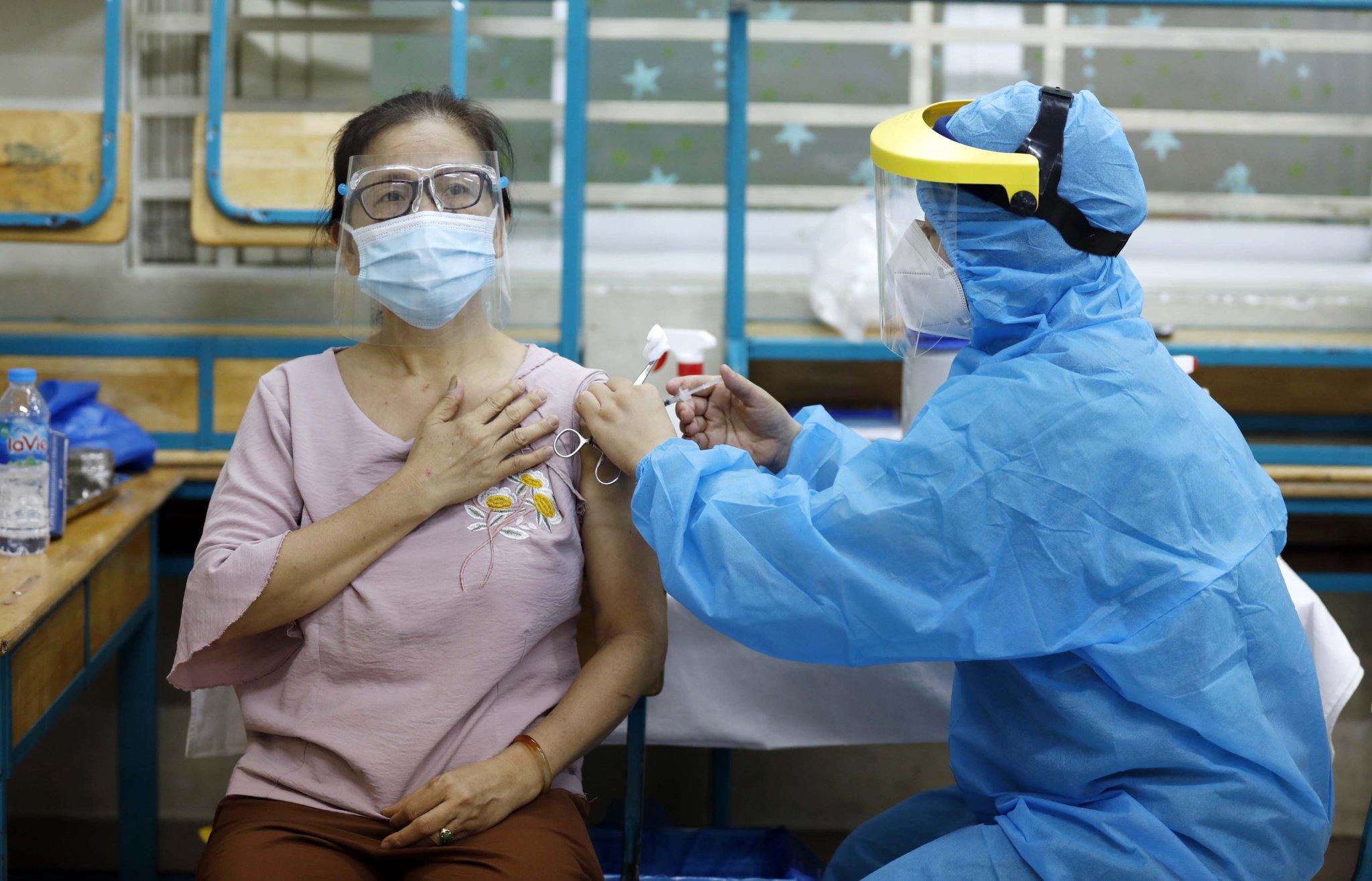 Bản tin COVID-19 tối 25/12: TP.HCM ghi nhận thêm 885 ca nhiễm mới