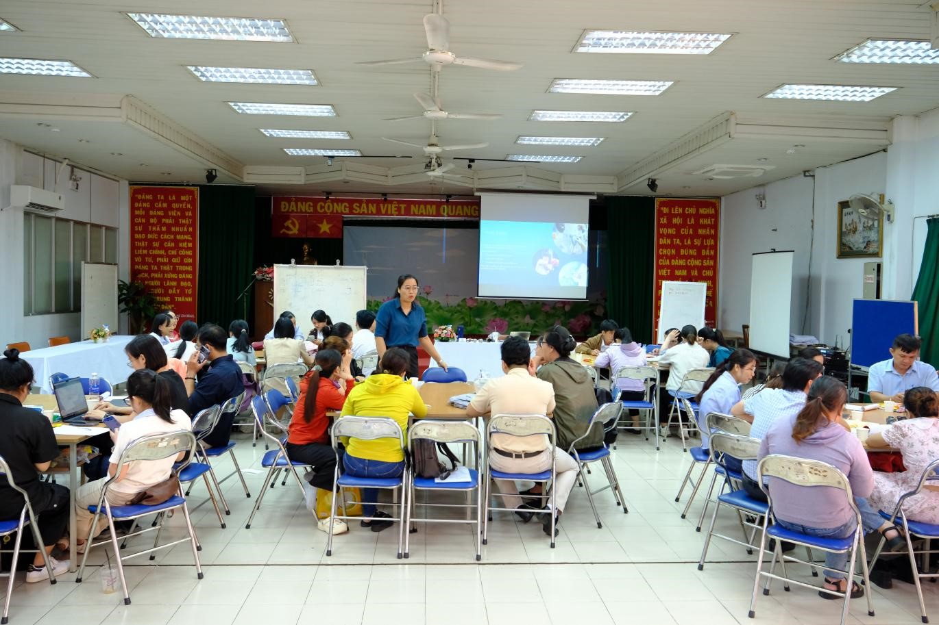 Hơn 300 nhân viên y tế cơ sở tham gia tập huấn kỹ năng truyền thông số