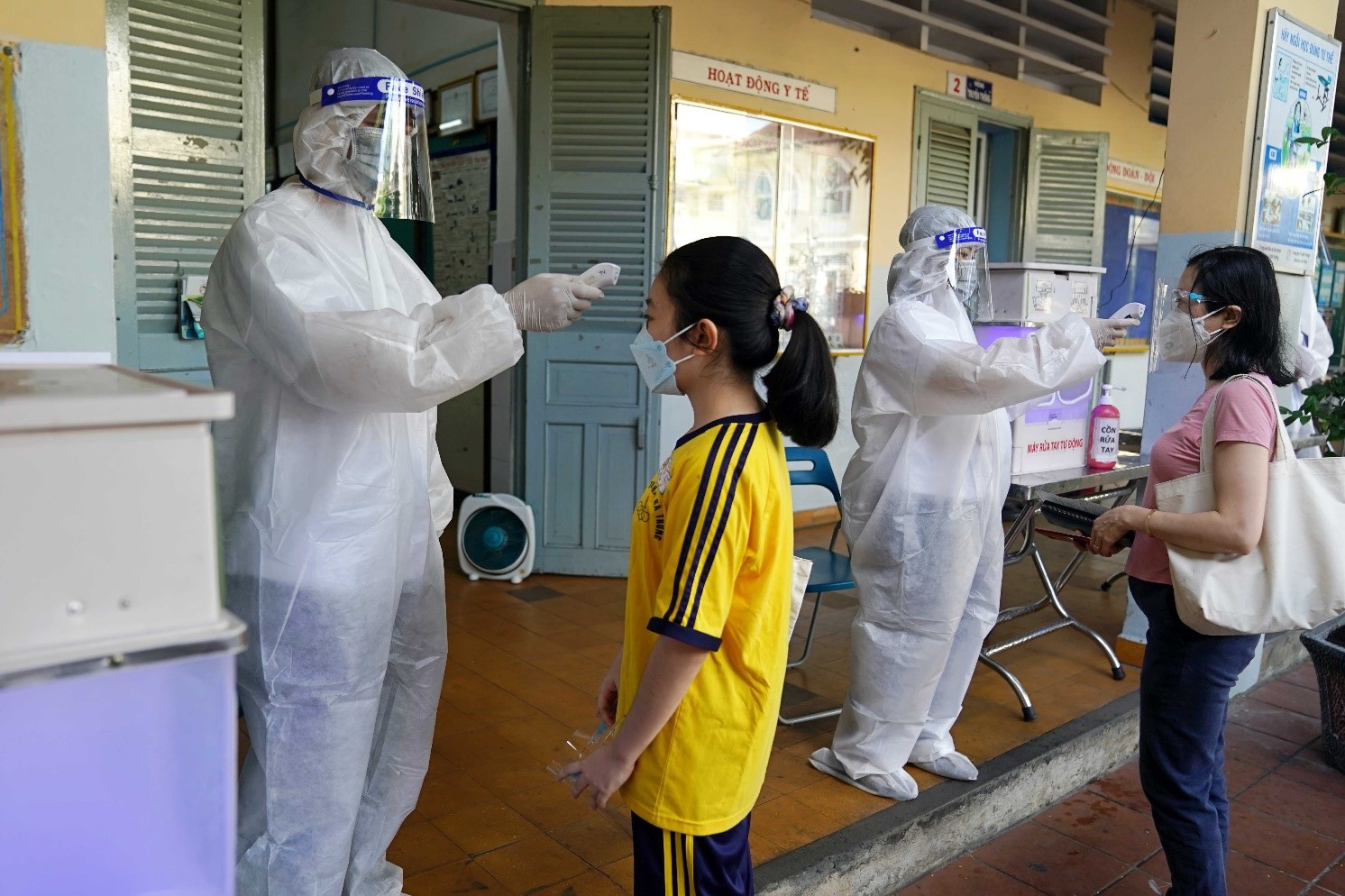 Hơn 80.000 trẻ từ 12-17 tuổi được tiêm vaccine phòng COVID-19 tại TP. HCM trong ngày 01/11/2021