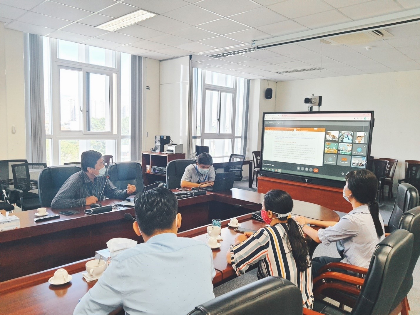 Huyện Cần Giờ: Tổ chức xét nghiệm test nhanh SARS-CoV-2 cho cán bộ nhân viên, giáo viên, học sinh tại xã đảo Thạnh An