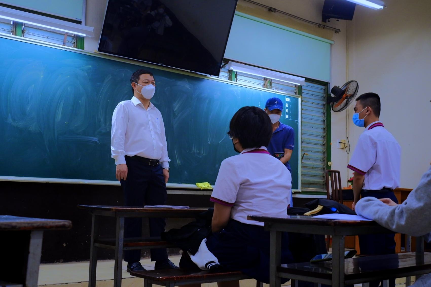 Lãnh đạo Thành phố giám sát tình hình dạy học trực tiếp