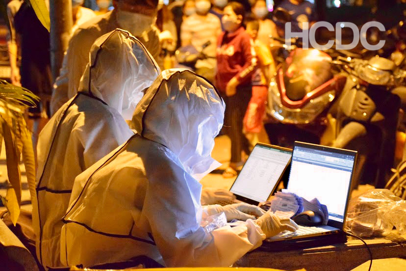 [PHÓNG SỰ ẢNH] Lấy mẫu Xét nghiệm mở rộng tại quận Bình Tân