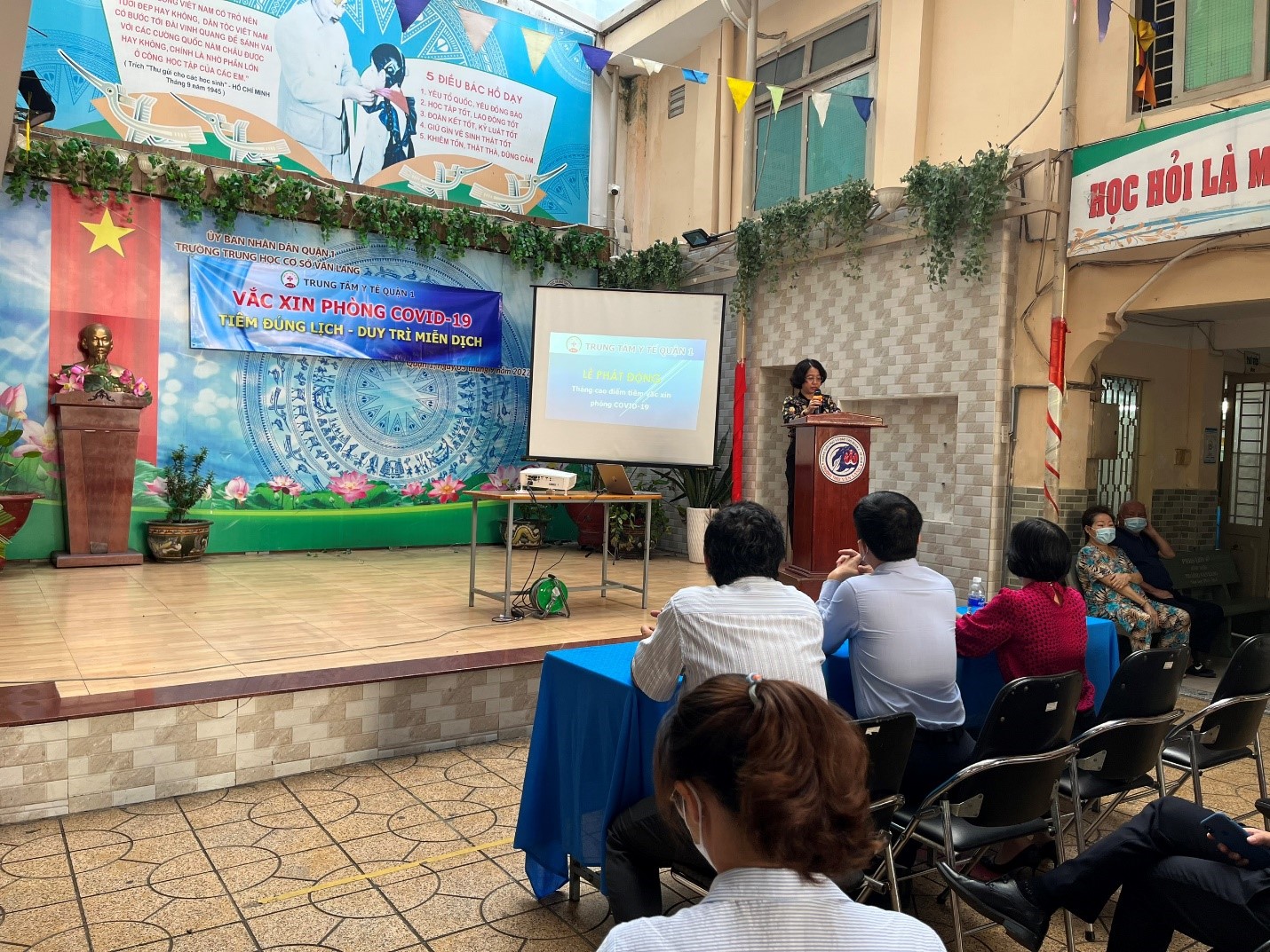 Quận 1: Phát động tháng cao điểm tiêm vắc xin phòng COVID-19 