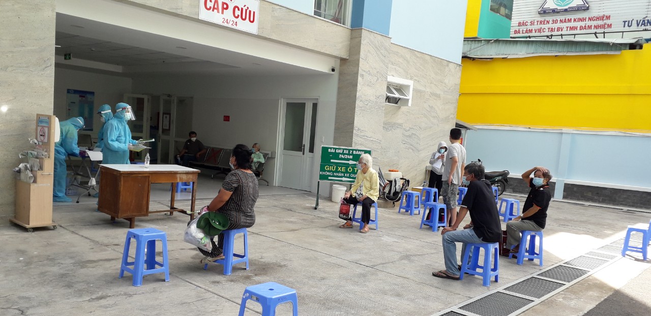 Quận 3 triển khai tiêm vắc xin Moderna phòng COVID-19 cho người dân trên 65 tuổi