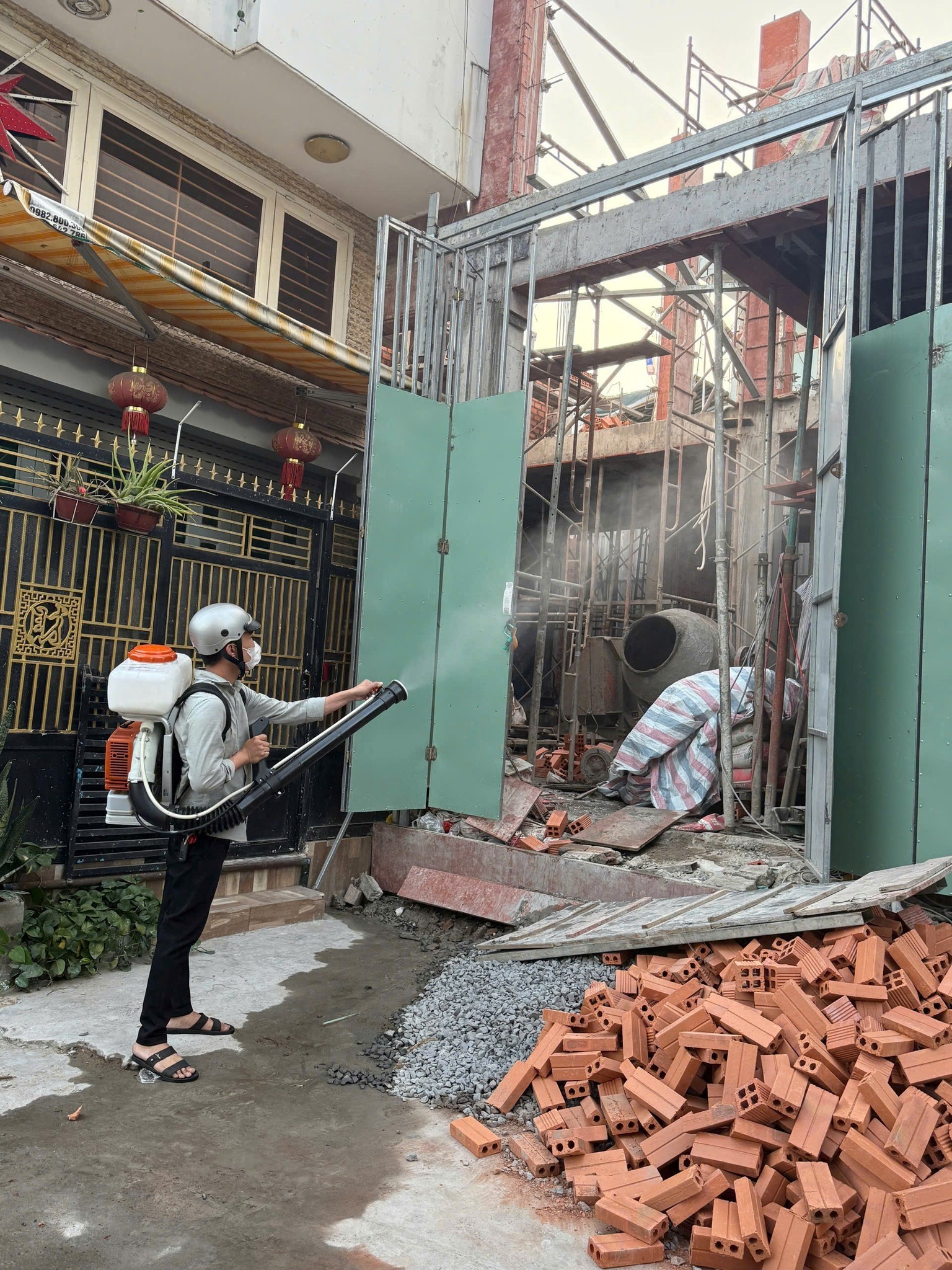 Quyết liệt khoanh vùng, xử lý dứt điểm các ổ dịch sốt xuất huyết tại phường Tân Thuận