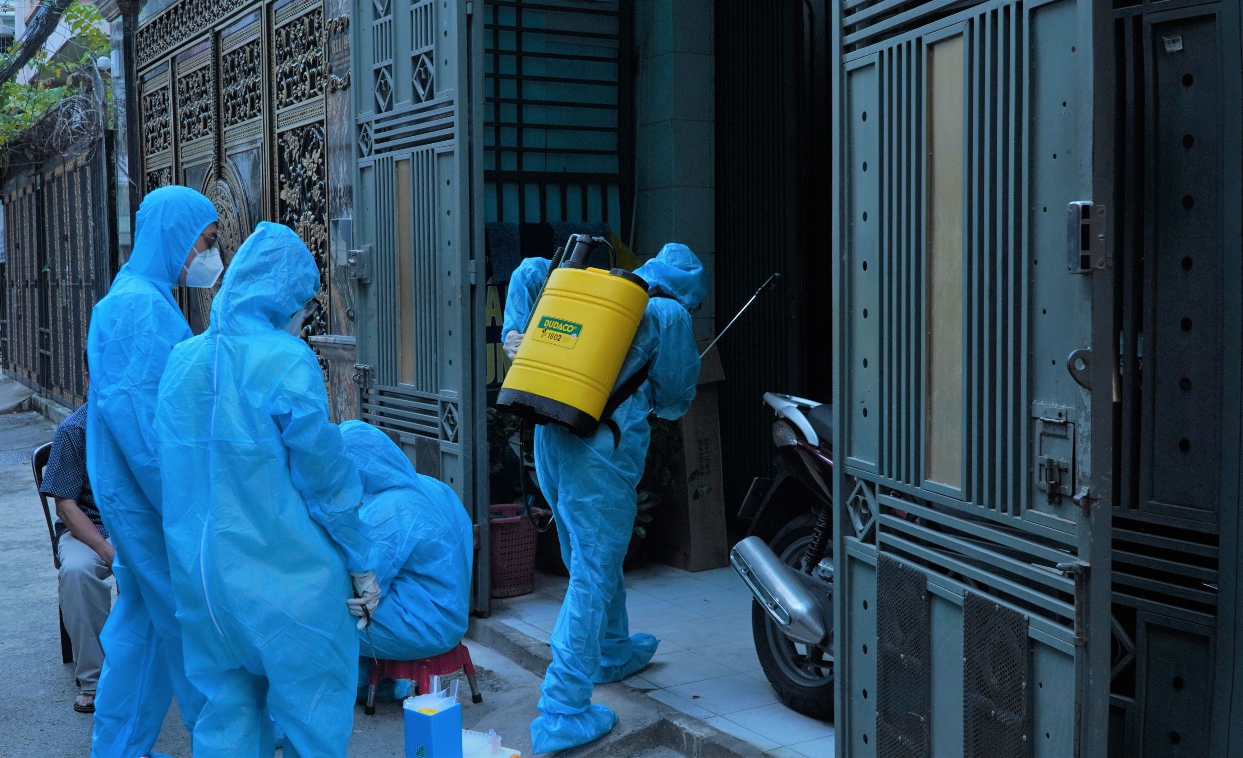 Sử dụng đúng phương pháp phun hoá chất để diệt vi rút SARS-CoV-2