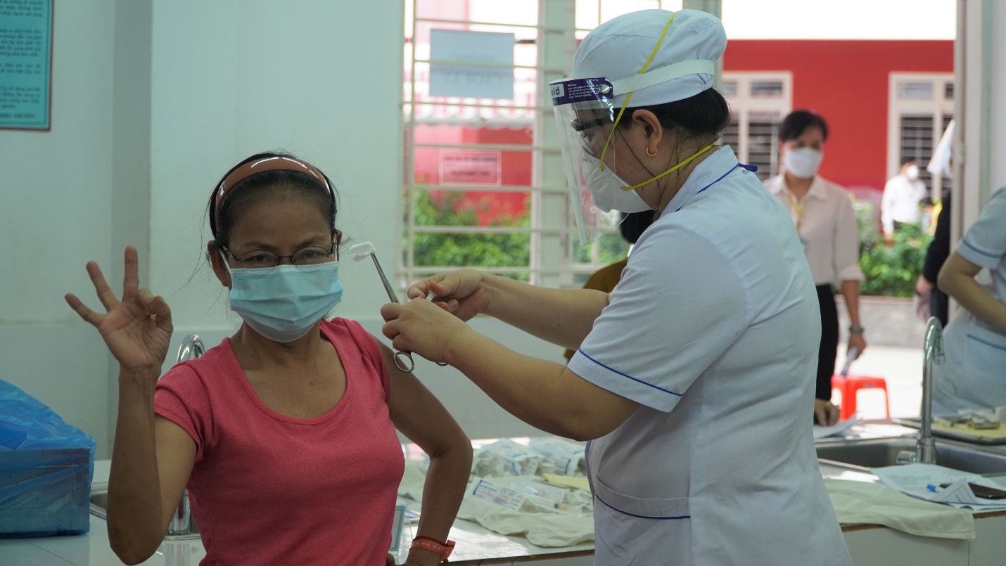 Thành viên tổ COVID cộng đồng: Như được mặc thêm chiếc áo giáp khi được tiêm vắc xin phòng COVID-19!