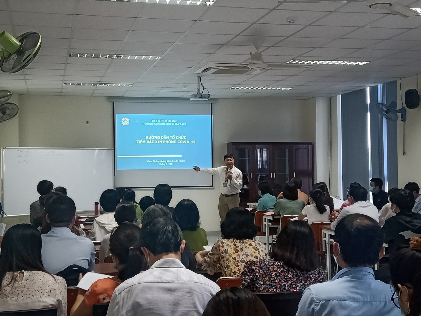 TP.HCM: Tập huấn triển khai tiêm chủng vắc-xin phòng COVID-19 đợt 2