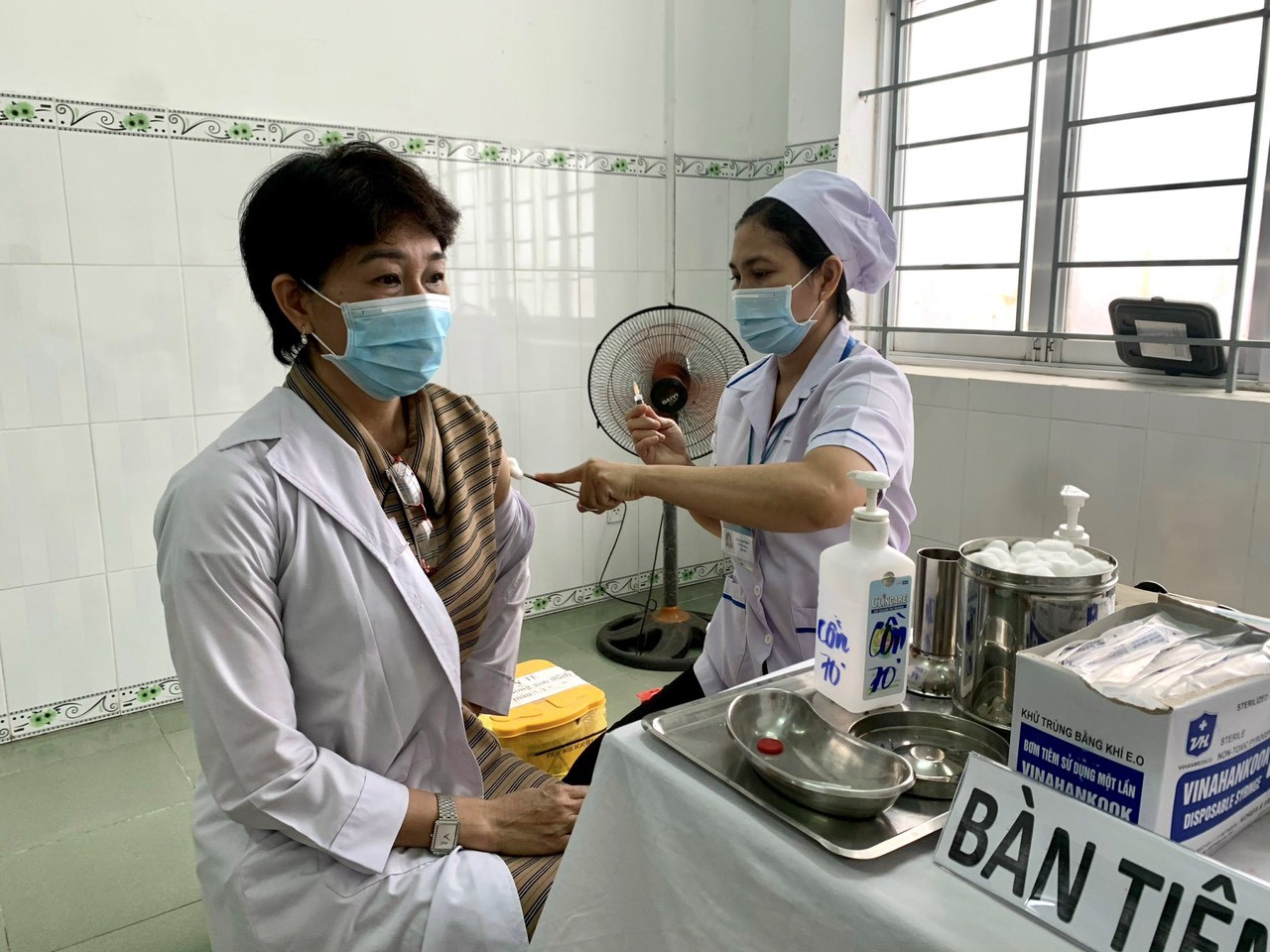 TTYT Hóc Môn triển khai tiêm vắc xin phòng COVID-19 