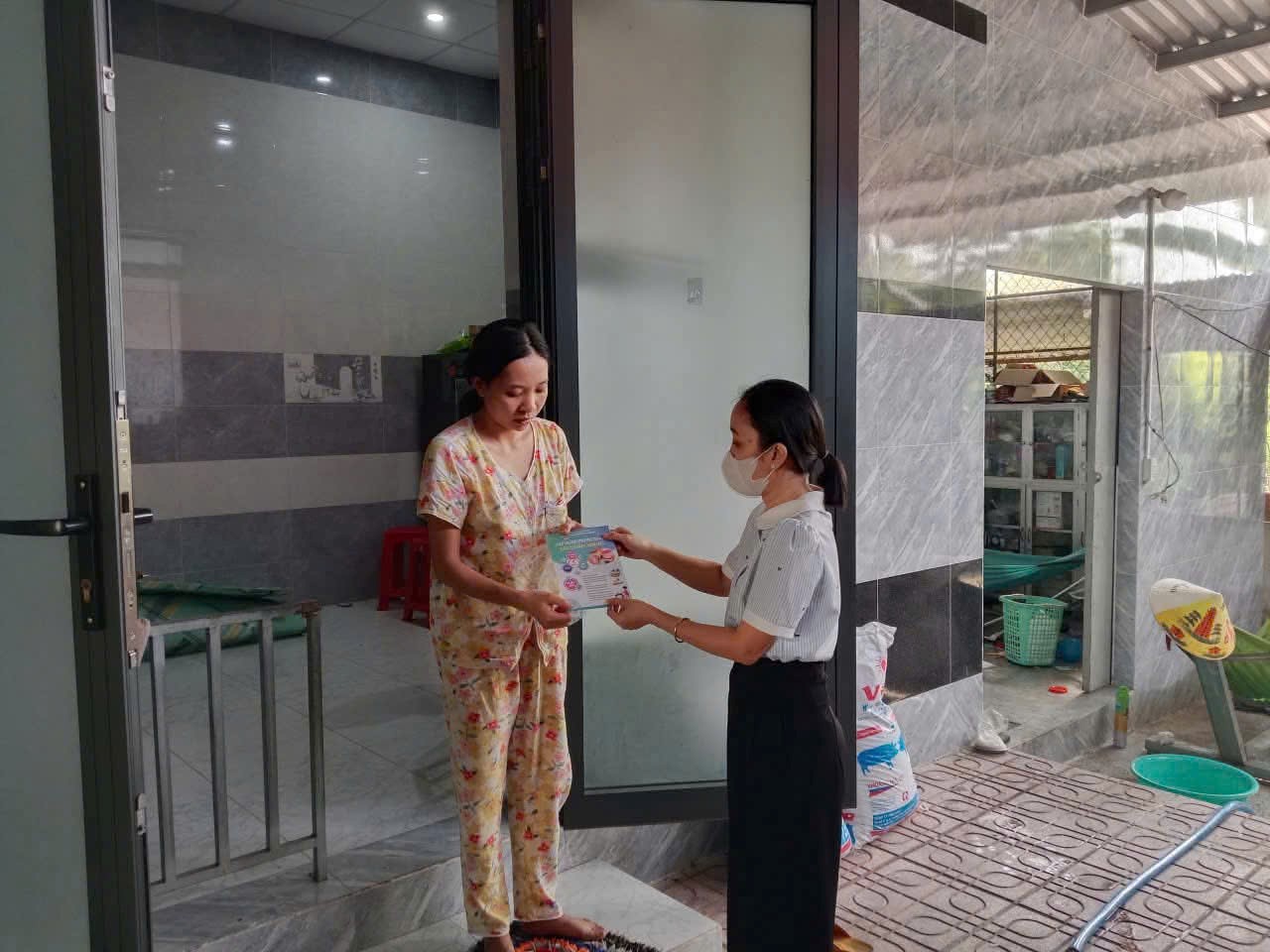 Xã Củ Chi: “Gõ cửa từng nhà” truyền thông phòng bệnh tay chân miệng 