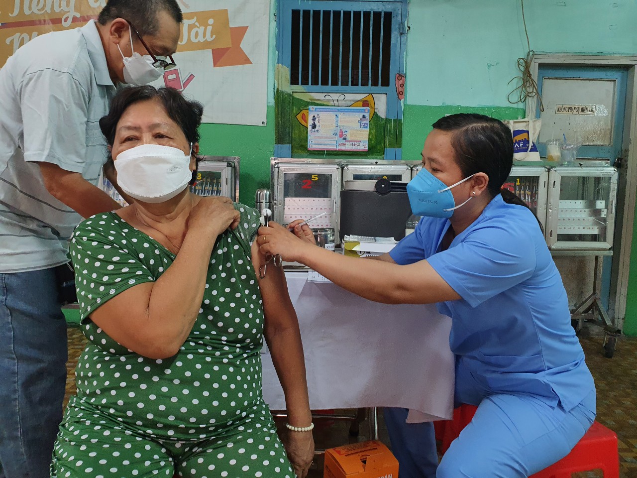 [Quận 3: Toàn quận đẩy mạnh hưởng ứng tháng cao điểm tiêm vắc xin phòng COVID-19]