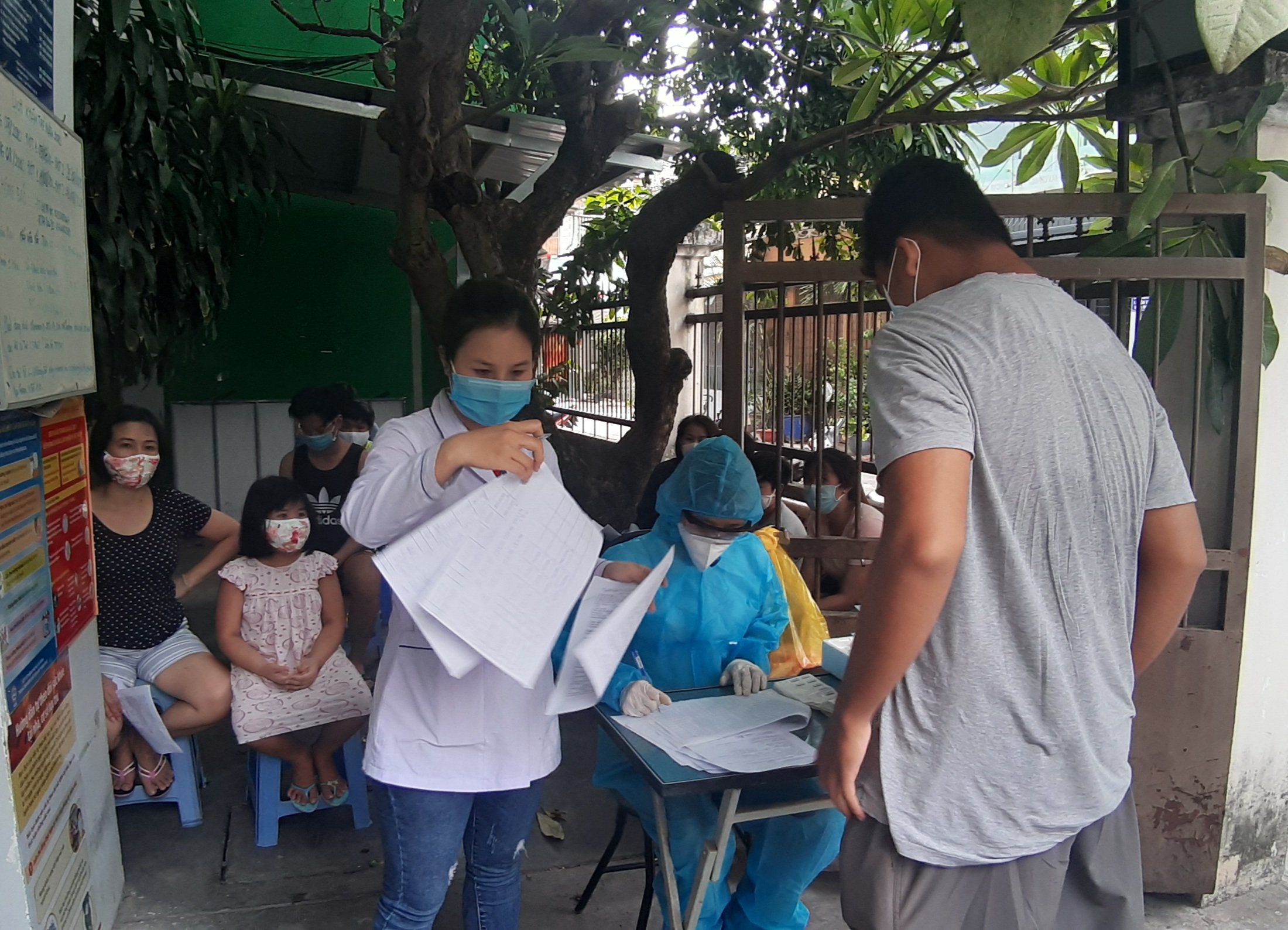 TP. HCM: Nhân viên y tế tại các bệnh viện cần nâng cao trách nhiệm phòng chống dịch COVID-19