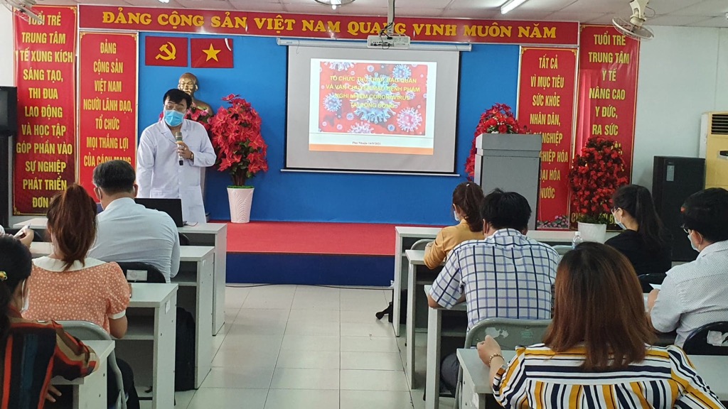 TTYT Phú Nhuận tập huấn mở rộng nhân sự lấy mẫu xét nghiệm SARS-CoV-2