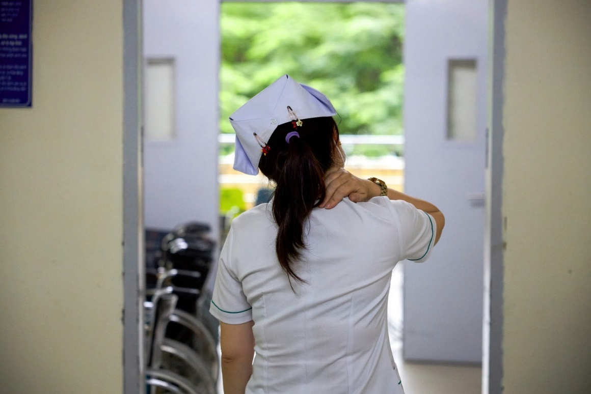 Vì sao nhân viên y tế gặp các vấn đề liên quan đến sức khỏe tâm thần?