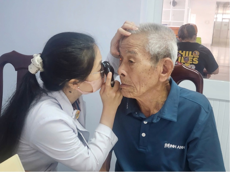 Xã Tân Nhựt: Phân luồng điểm khám sức khỏe toàn diện theo từng nhóm lứa tuổi