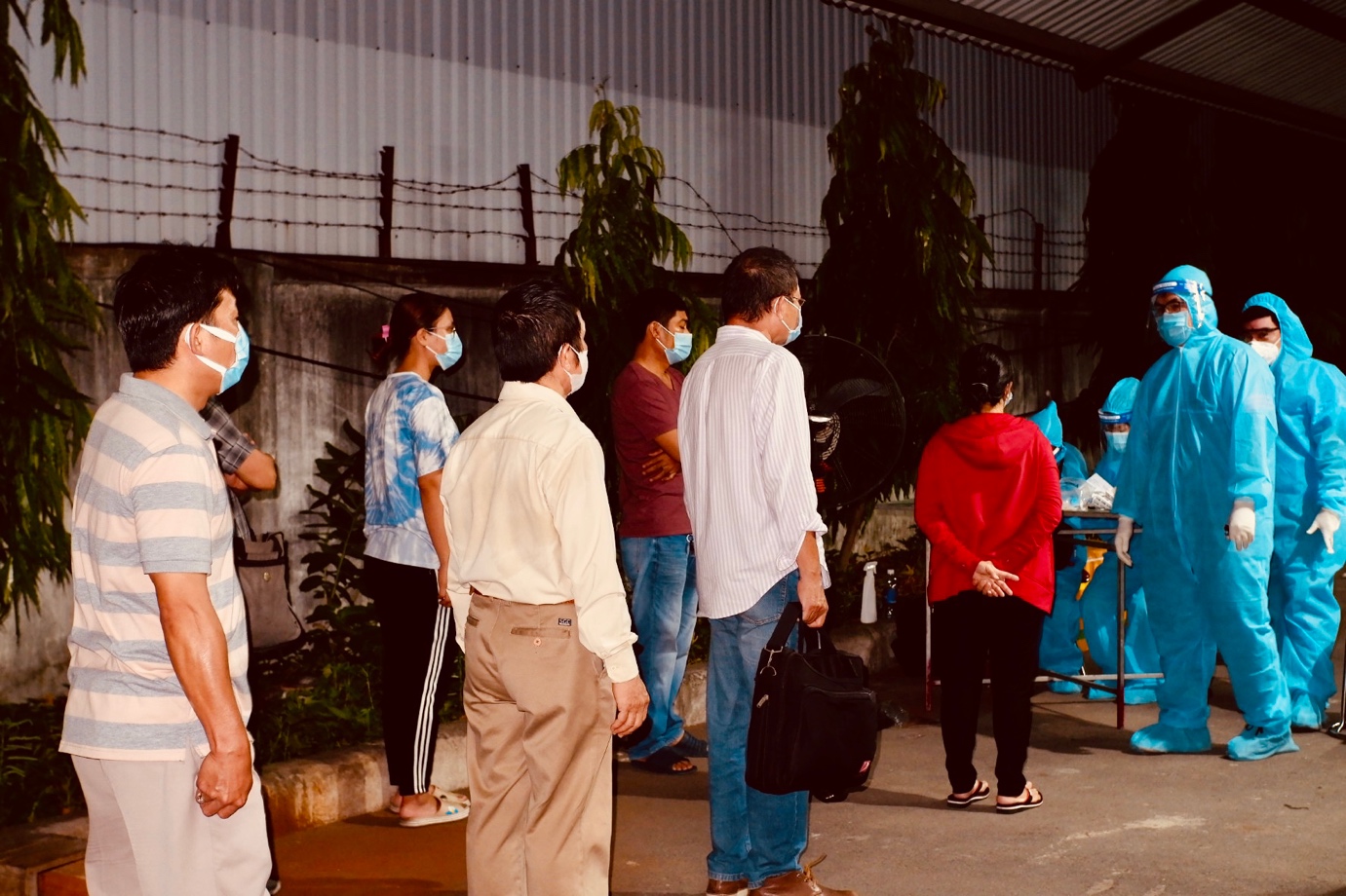 CHÙM ẢNH Lấy 50.000 mẫu xét nghiệm giám sát tại Khu chế xuất Tân Thuận, quận 7