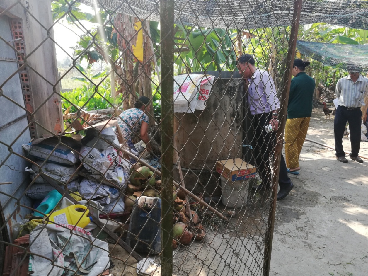 Đậy kín lu, hồ, phuy chứa nước không để phát sinh lăng quăng