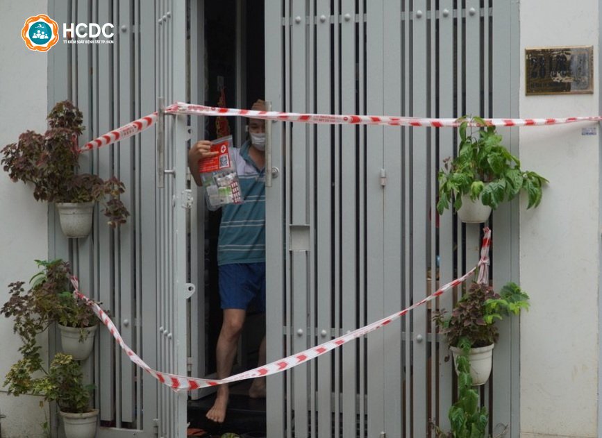 F0 tự cách ly, điều trị tại nhà cần làm gì để được cấp giấy xác nhận?