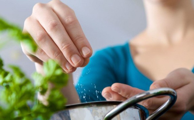 Giảm ăn muối ngay từ lúc lựa chọn thực phẩm và chế biến món ăn