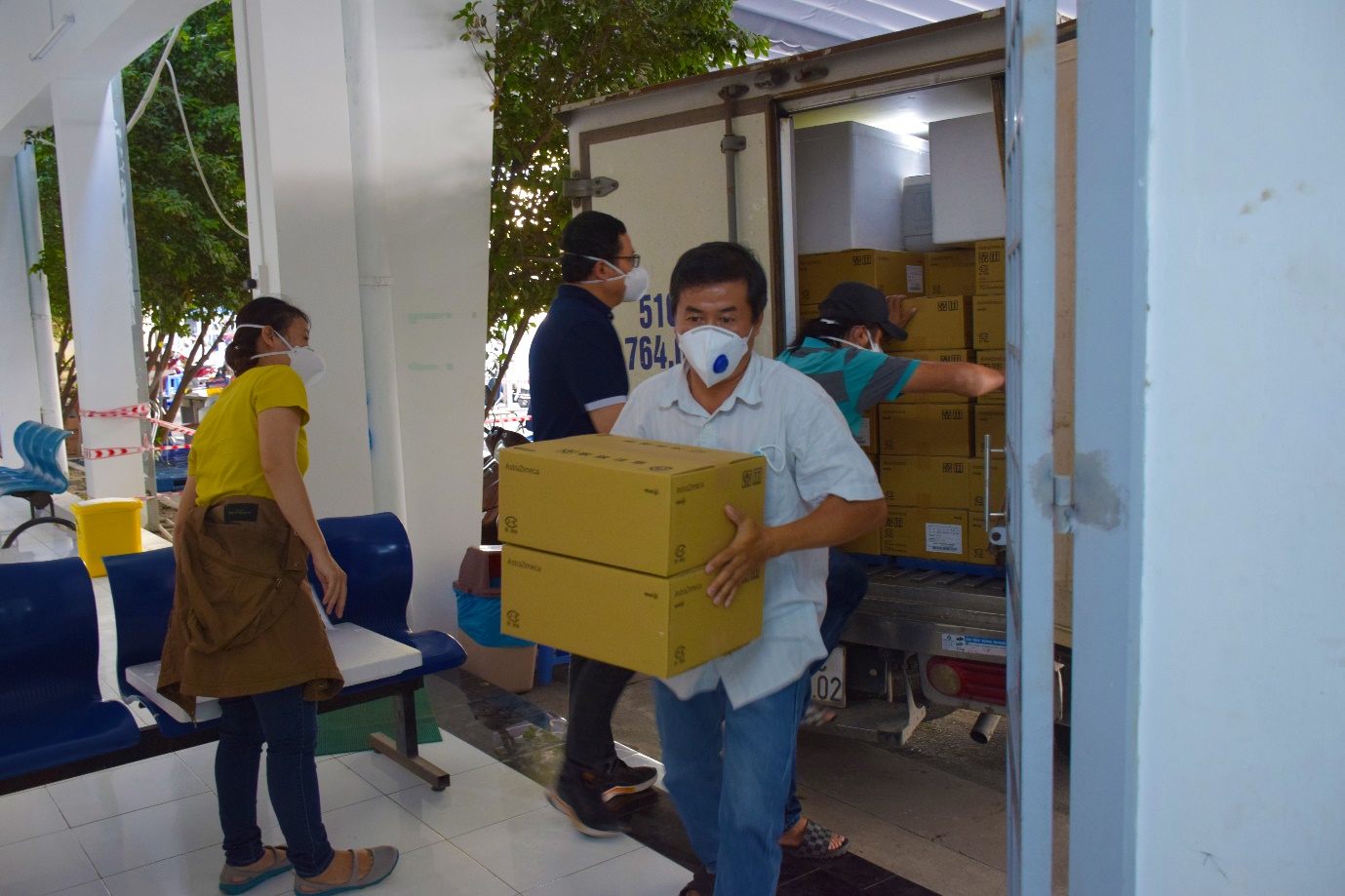 HCDC tiếp nhận vắc xin phòng COVID-19 của Astrazeneca đợt 5