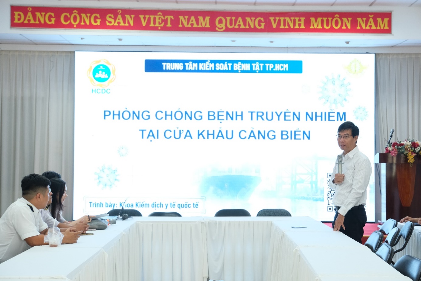 HCDC tổ chức truyền thông phòng, chống dịch bệnh tại cửa khẩu Cảng hàng hải Thành phố Hồ Chí Minh