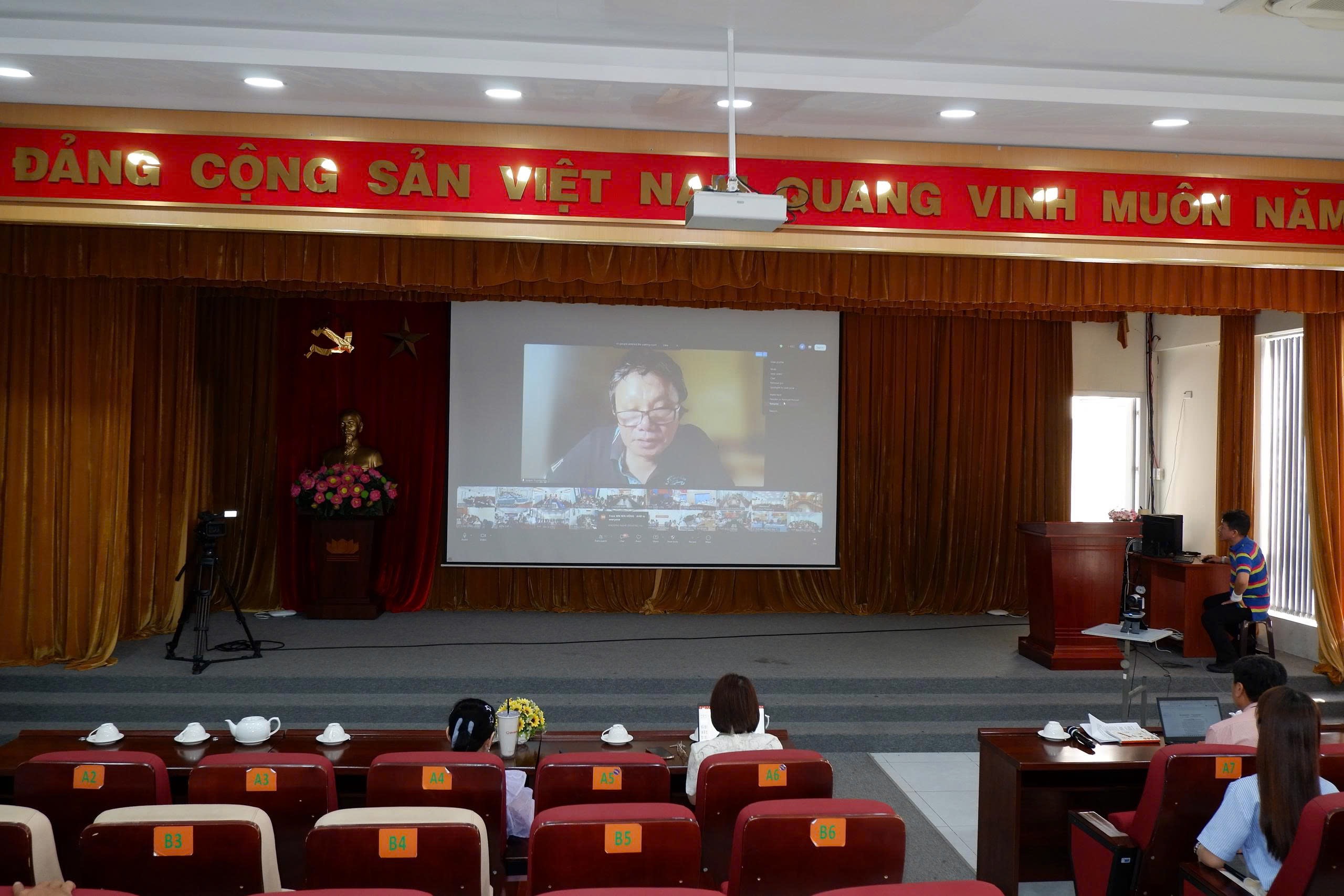 HCDC: Triển khai tập huấn chủ động ứng phó với bệnh tay chân miệng gia tăng