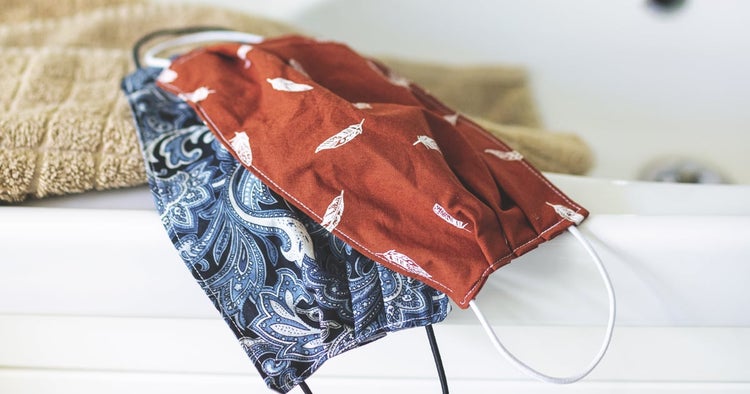 Mang khẩu trang vừa bảo vệ mình vừa bảo vệ cộng đồng trong mùa dịch COVID-19