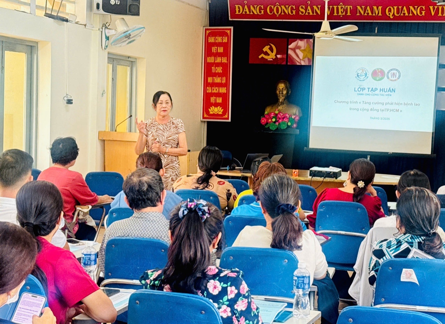 Nâng cao năng lực phòng chống lao cho cộng tác viên Phường Xóm Chiếu