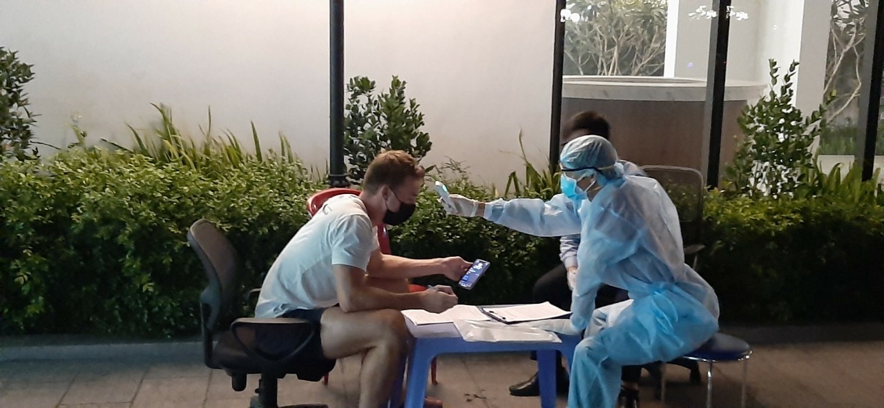 Nhân viên Trạm y tế - nơi tuyến đầu chống dịch