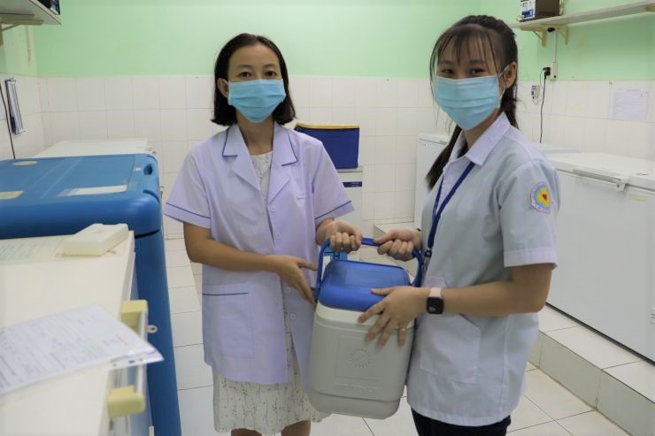 PHÓNG SỰ ẢNH: Bệnh viện tuyến quận đầu tiên tại TP.HCM tiêm vắc xin COVID-19