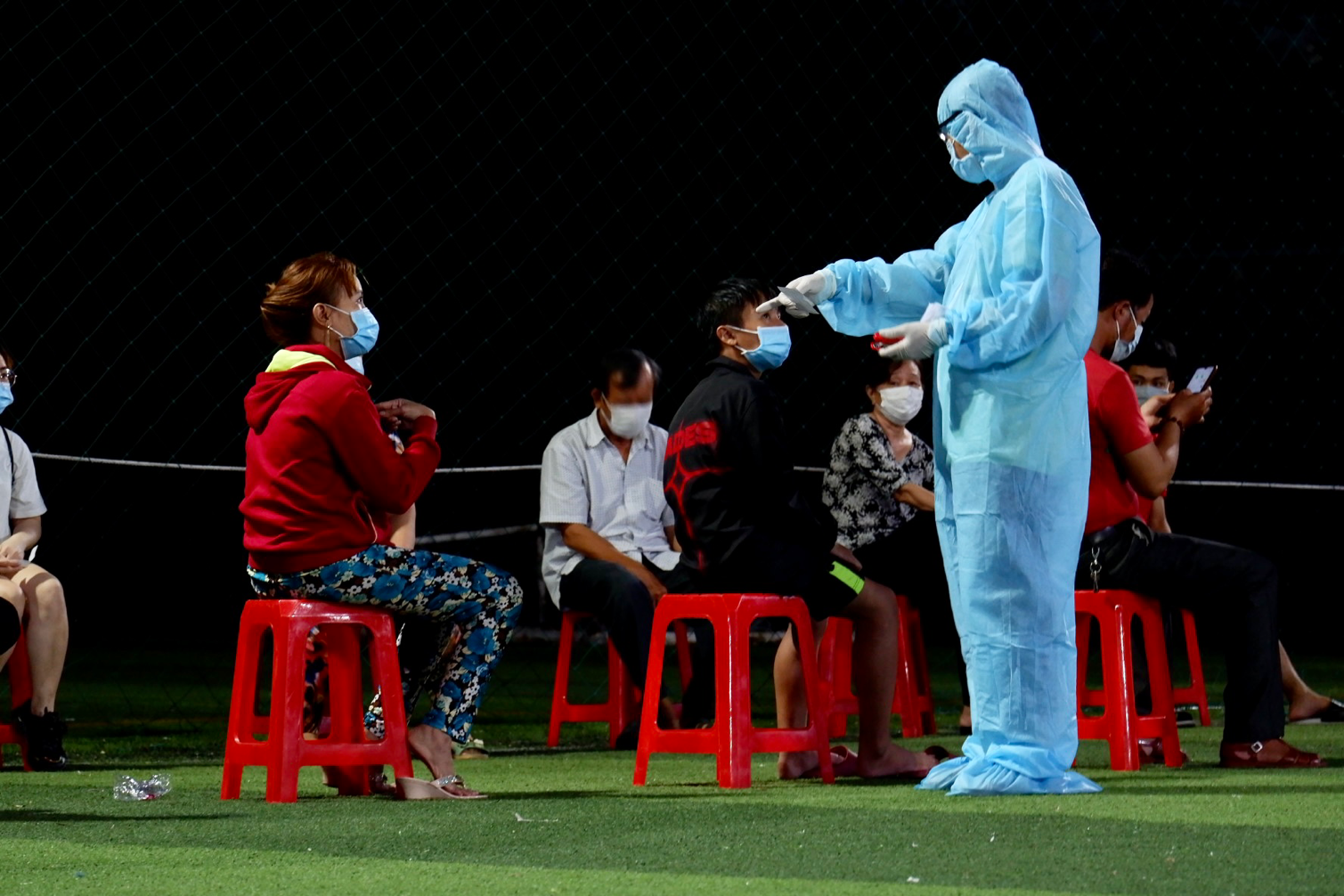 Phóng sự ảnh: Trắng đêm lấy 15000 mẫu xét nghiệm diện rộng tại Phường An Lạc, Quận Bình Tân, TP. Hồ Chí Minh