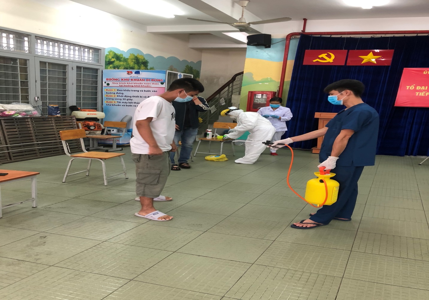 Quận 10: lấy mẫu xét nghiệm Covid – 19 cho người trở về từ Đà Nẵng