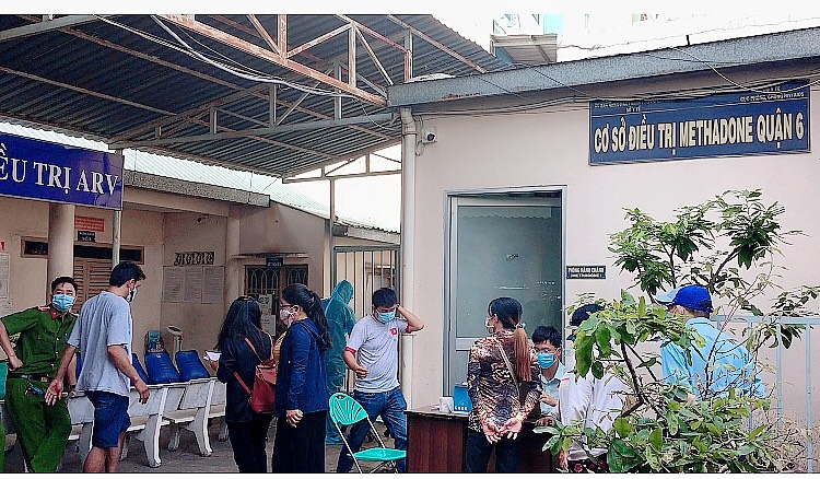 Quận 6 lấy mẫu xét nghiệm Covid -19 cho nhóm đối tượng đang điều trị ARV và Methadone