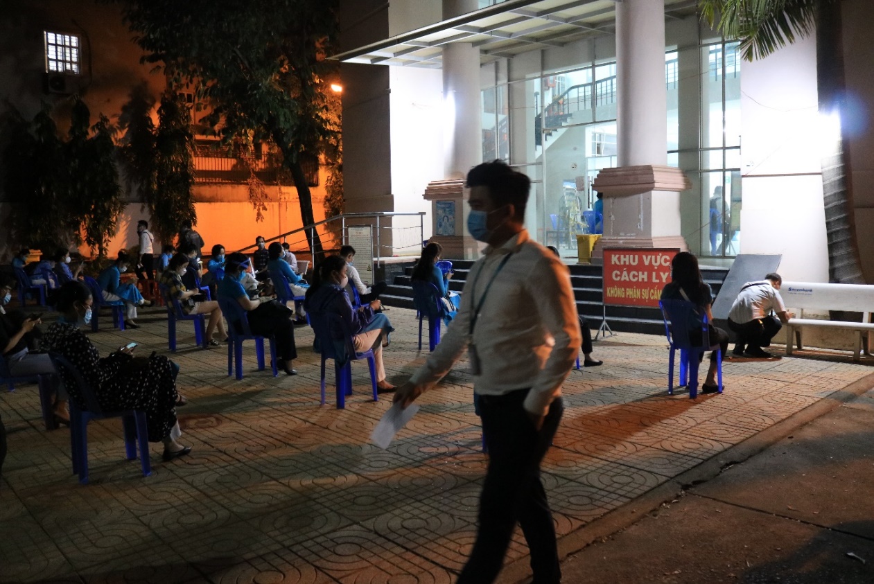 Quận Tân Bình: Khẩn trương lấy mẫu xét nghiệm giám sát đợt hai đối với nhân viên làm việc tại sân bay Tân Sơn Nhất