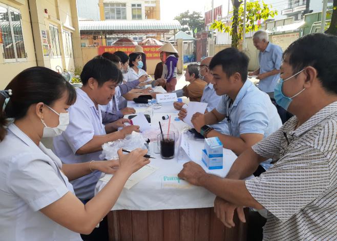 Tổ chức khám bệnh, phát thuốc miễn phí cho người cao tuổi, gia đình chính sách tại Quận 9