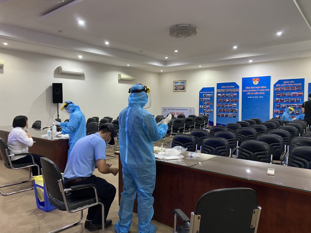 TP. HCM: Lấy mẫu xét nghiệm ngẫu nhiên trong cộng đồng tại Bến xe miền Đông