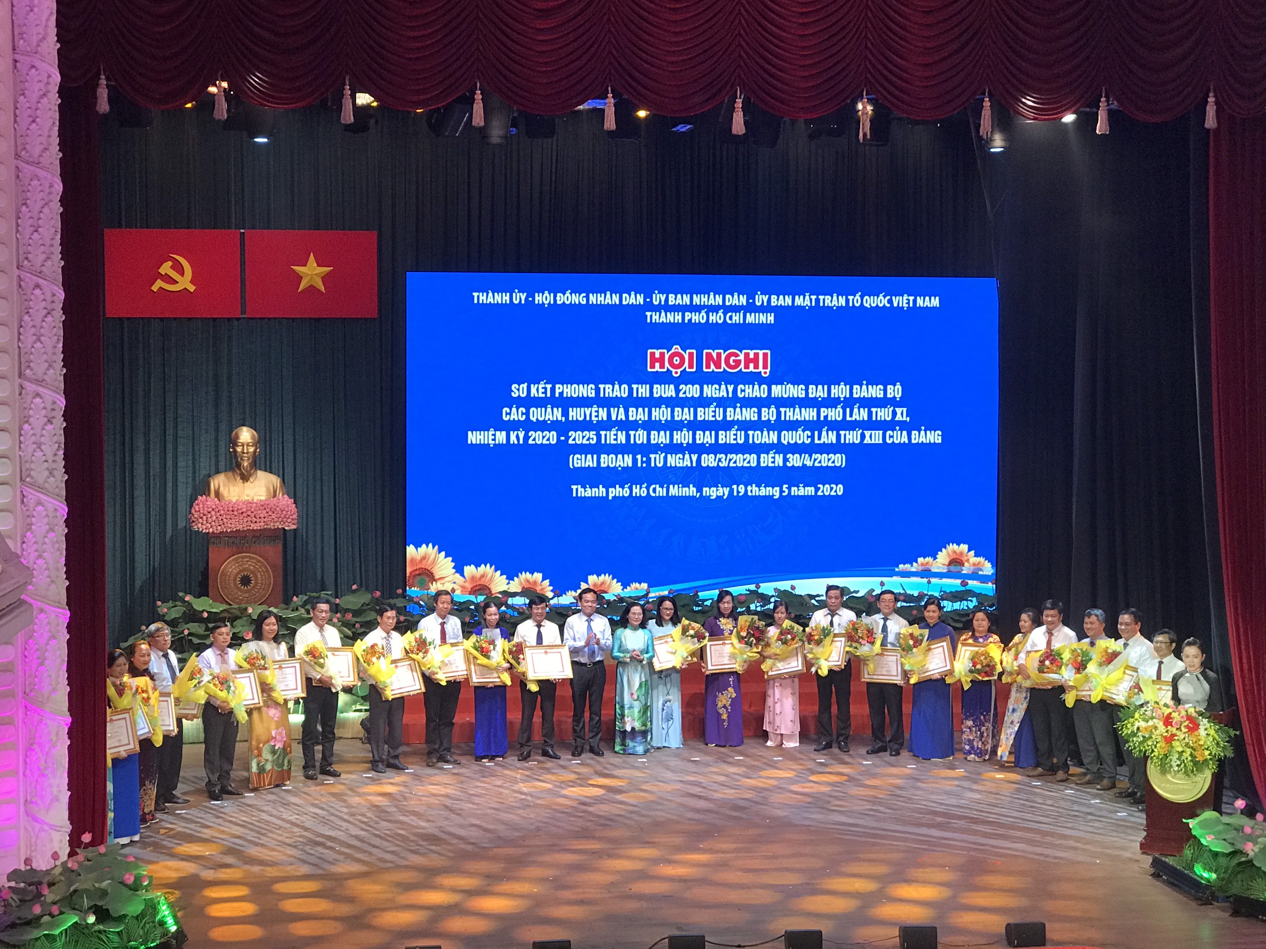 Vinh dự nhận bằng khen của Ủy Ban Nhân dân Thành phố