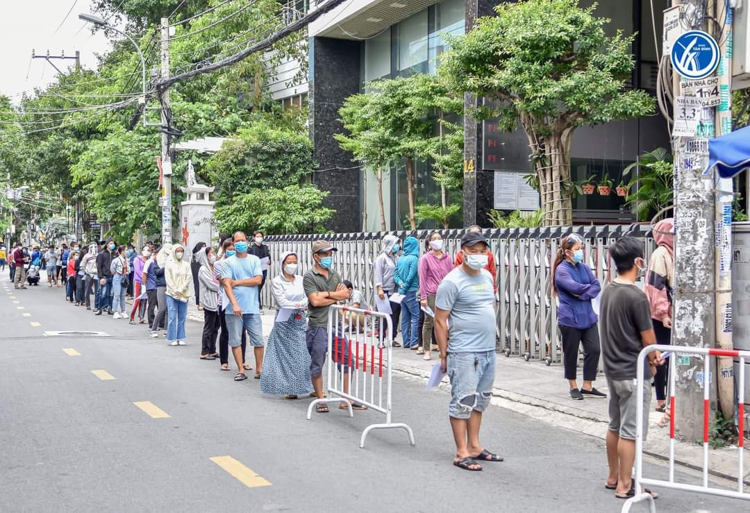 [NGÀY ĐẦU TIÊN TRIỂN KHAI TIÊM VẮC-XIN VERO CELL TẠI QUẬN TÂN BÌNH]