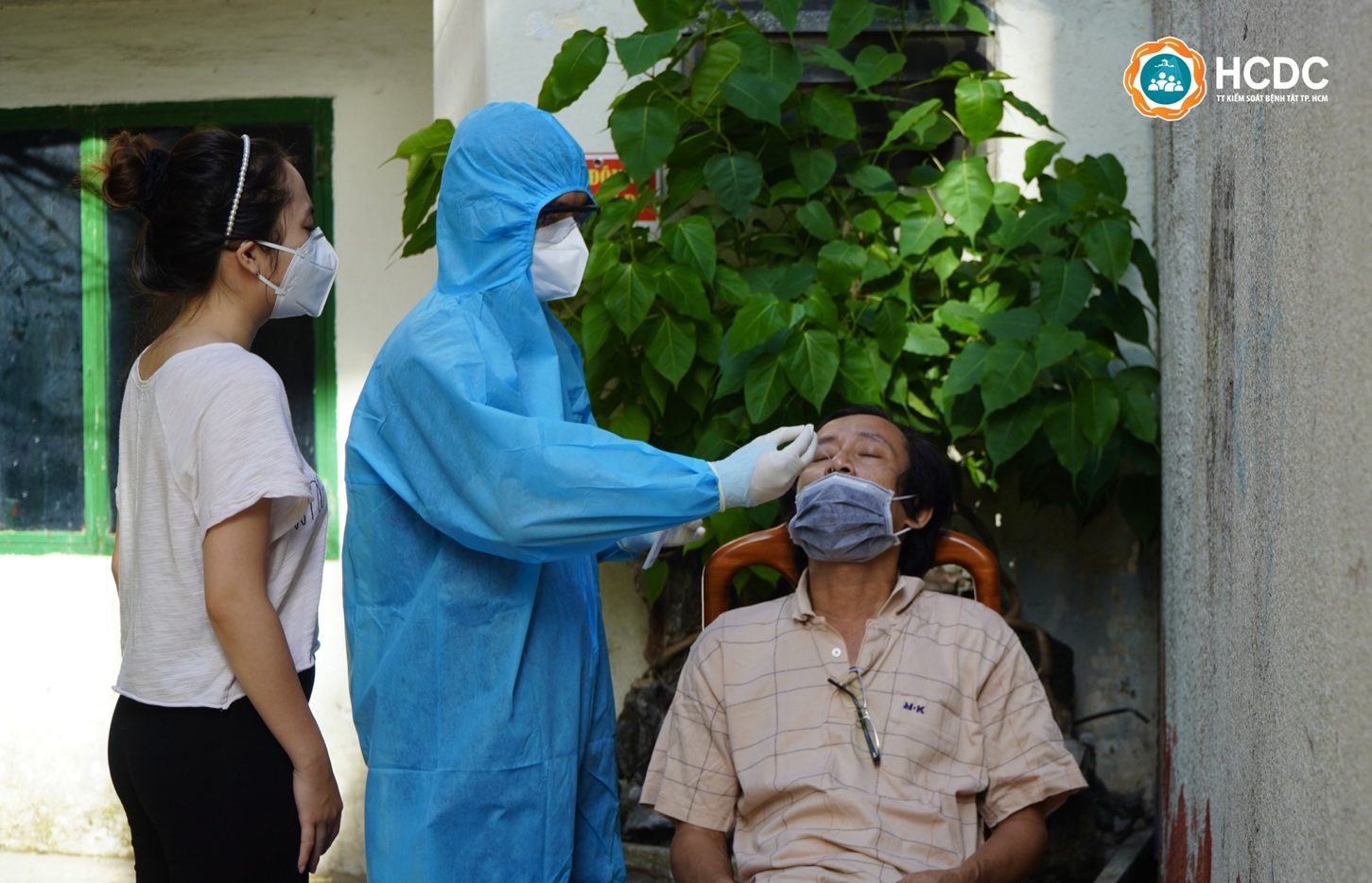 TP. HCM: Thí điểm hướng dẫn người dân tự lấy mẫu xét nghiệm nhanh kháng nguyên tại Quận 3